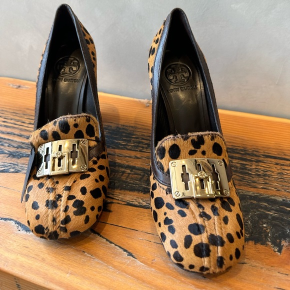 Tory Burch leopard heels - Picture 2 of 5